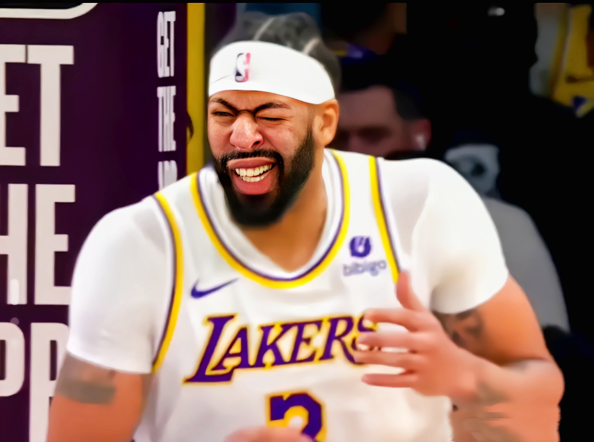 浓眉哥回归赛场，比分优势明显首场状态亮眼，热火观众沸腾！的简单介绍